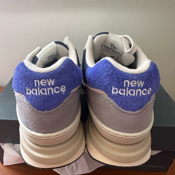 NIB New Balance 574 Men's Navy and Light Gray Sneakers 9.5 - Picture 4 of 6